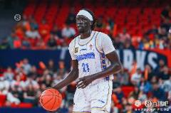 奧莫特半場高效轟下19分，壓哨三分+罰球8中8驚艷全場