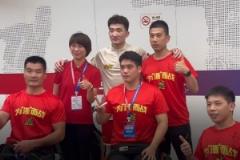 暖心瞬間！孫銘徽G2賽后與輪椅籃球運(yùn)動員合影簽名