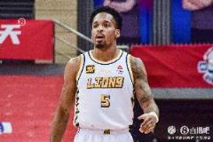 布朗首節(jié)三分5中1卻砍12分2板2助 罰球7中5展現(xiàn)殺傷力