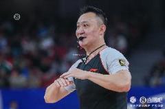 媒體人：楊鳴直言看到3個裁判拉扯感到痛苦，不搶戲是基本底線