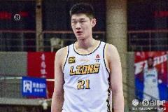 帶隊反超比分！胡金秋首節(jié)0出手次節(jié)6中4 半場10分4板