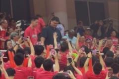 姚明、莫布里與朱俊龍現(xiàn)場觀看上交VS太理8強(qiáng)戰(zhàn)