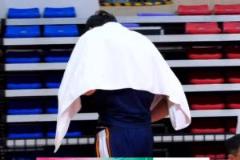 周琦深夜發(fā)文自責(zé)：哨響是比賽的一部分，面對爭議吹罰我應(yīng)更冷靜