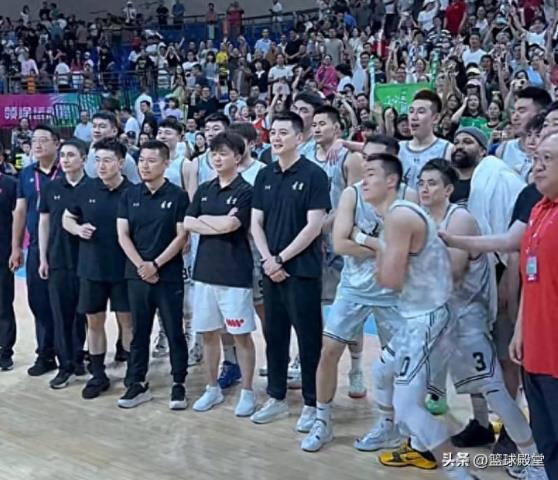 勝山東賽后高詩巖遭批評，趙繼偉寵粉楊鳴談?wù)湎Ц逗捞釅毫? title=