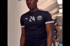 臨時保管一下！孫興慜從媽媽那里得到了一枚戒指并戴上了它！