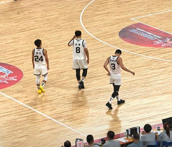 廣東大勝西班牙球隊(duì)！張文逸徐杰合砍40分，三內(nèi)齊奏響勝利樂(lè)章