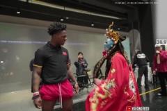 Speed被國粹變臉嚇到狗叫看完后用中文直呼：牛逼牛逼