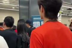 RAPPER張顏齊現(xiàn)場(chǎng)觀看國(guó)足