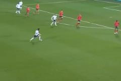 世界波達(dá)人！恩瓦內(nèi)里在英格蘭U21比賽上演精彩兜射破門