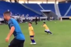 球迷：終于知道，C羅為什么被叫做羅三歲了！