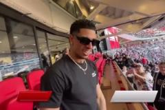 他假扮貝林厄姆去看比賽，結(jié)果被體育節(jié)目當(dāng)成真的給報道了出來