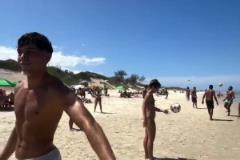 旺達和伊卡爾迪搶女兒畫面曝光！旺達試圖將孩子拽過來