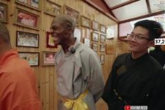 這是光頭還是“異形”甲亢哥到少林寺出家啦，看著有點(diǎn)懵