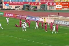 球迷直呼假球！中甲青島后衛(wèi)排球動(dòng)作送點(diǎn)，遭延邊讀秒絕平