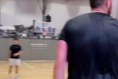 茄子！字母哥的五大搞笑時(shí)刻！“他可以在球場上和床上都是怪胎”