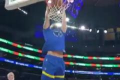 庫里今日這么猛，原來是因為賽前自拋自扣了??！