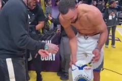 夢幻聯(lián)動！庫里賽后和貝克漢姆擁抱 并送上原味簽名球衣