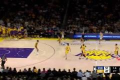 今天打出生涯最強一戰(zhàn)？波杰姆斯基8記三分，半場神奇超遠壓哨！