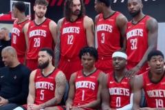 時(shí)隔5年重返季后賽請(qǐng)記住這支全新火箭全家福里的每張面孔