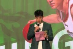 下一次穿西裝就是選秀大會！林葳曾穿著西裝上臺講話~