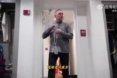 以后還能見到激情演講嗎？馬龍此前把隊內(nèi)最佳防守大金鏈頒給威少