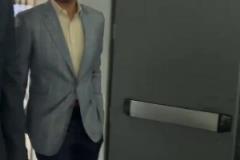 在想些啥呢？獨行俠GM哈里森賽后離開球館，表情十分嚴肅