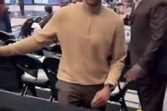 今天會喊嗎？俠蜜曾當(dāng)著GM哈里森的面，對他高喊：“炒掉尼科”