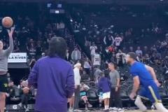 賽前就扣一扣吧！庫(kù)里的熱身還是那么有意思！