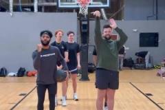 最后一組太逗了！喬丹or詹姆斯？科比or庫(kù)里？NBA訓(xùn)練師的選擇！