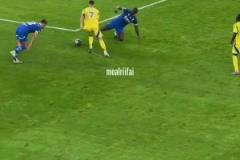 一個(gè)純粹的運(yùn)動(dòng)員！40歲的C羅依然在為他心愛的足球奔跑！