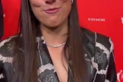 少爺真全能?。⊥龠€幫WNBA新秀妹子們設(shè)計今晚的服裝