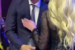 身材姣好！薩格斯的女友海莉被芝加哥天空選中！兩人接吻慶祝