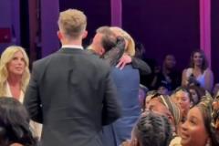 吧友們想看的正臉來了！薩格斯的女友海莉被選中后感覺快哭了