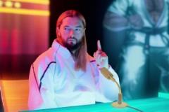 這羅哥又是買(mǎi)球隊(duì)，又是拍電影，又是游戲，不得了不得了