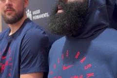 各種蜜汁操作！暫停時(shí)候，希爾德被庫(kù)里和巴特勒左右?jiàn)A擊輪番教育