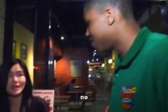 太接地氣了當(dāng)年滿大街找希臘式漢堡的字母哥，是真的青澀啊…