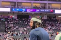 殺人誅心?。饷紝跚蛎哉f：趕緊提前走吧，一會兒要堵車?yán)瞺