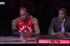 有些東西永遠(yuǎn)不會(huì)被抹去！此前賽后，小里叫回濃眉送上深情擁抱！