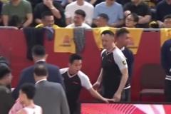 被聯(lián)盟罰款2萬！杜鋒上場怒噴主裁判：CTMD，對面拉人你不判