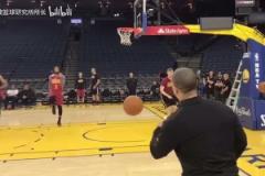 季后賽模式開(kāi)啟！一鏡到底看庫(kù)里三分線外無(wú)死角投射，空心狂魔！