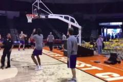 湖人早期投籃訓(xùn)練，易建聯(lián)的身影一閃而過