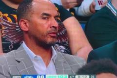 看到濃眉身體不適下場(chǎng)時(shí)，你們來給尼克-哈里森配個(gè)內(nèi)心獨(dú)白