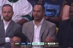 笑死！尼科-哈里森看著他的“防守贏得冠軍”的獨(dú)行俠，在16分鐘內(nèi)丟掉49分