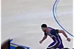 下賽季再戰(zhàn)！經(jīng)典名場面：玩2K時(shí)自己也受傷，濃眉繃不住了！