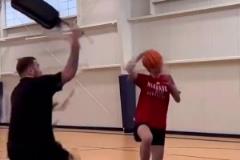 妳也挺牛??！小姐姐展示歐文的6種拉桿上籃