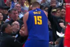 阿德巴約此前：約基奇從來不假摔，刻意去要犯規(guī)