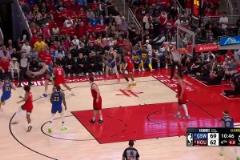 三分的神！庫里無視阿門防守扔進(jìn)神仙三分！阿門無語：這我還能怎么防？