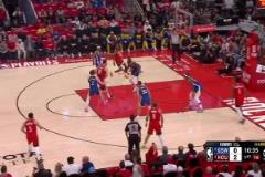 炸裂！申京開(kāi)場(chǎng)一飛沖天單臂殘暴隔扣追夢(mèng)，點(diǎn)燃全場(chǎng)氣氛！