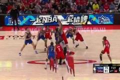 格林打格林啦！杰倫-格林肘擊追夢，后者在地上躺了好久