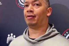 走錯(cuò)片場(chǎng)了？看到那顆球發(fā)出來(lái)會(huì)不會(huì)下意識(shí)用手接呢